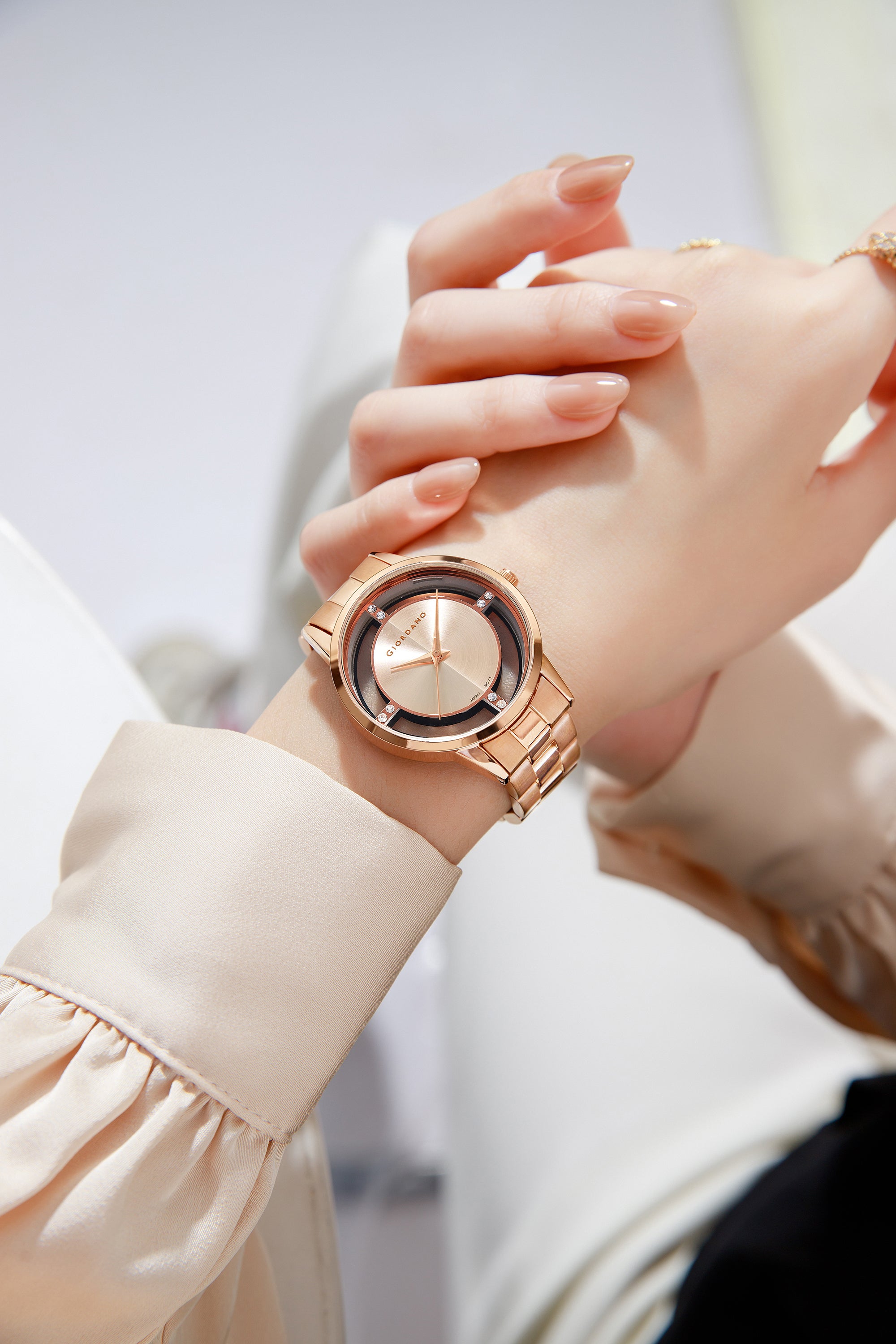 Giordano Analog Stylish Watch for Women Water Resistant Fashion Watch Round Shape with 3 Hand Mechanism Wrist Watch to Compliment Your Look/Ideal Gift for Female | GZ-60078-33